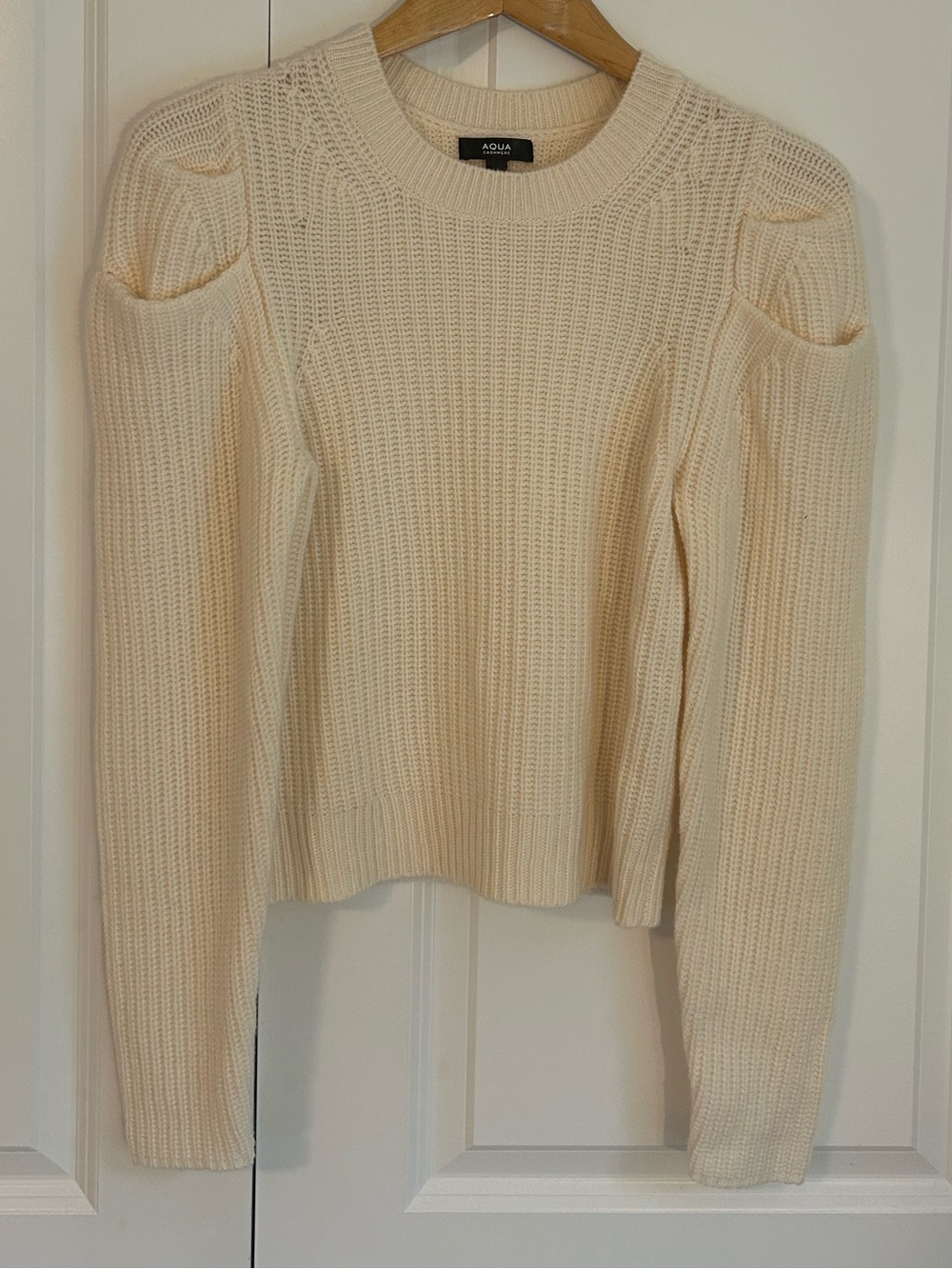 AQUA puff shoulder ribbed knit cashmere sweater in cream/off-white shade